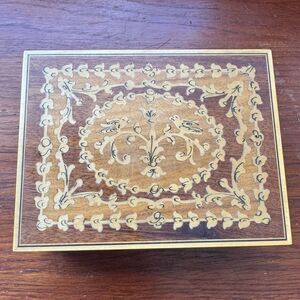 Vintage Ornate Inlaid Wood Musical Jewelry Box Gold Accents Dr. Zhivago Lador
